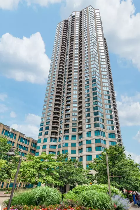 400 N La Salle St #1702, Chicago, IL 60654