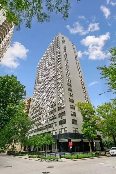 1445 N State Pkwy #2206, Chicago, IL 60610