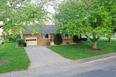 503 N 2nd St, Fairbury, IL 61739