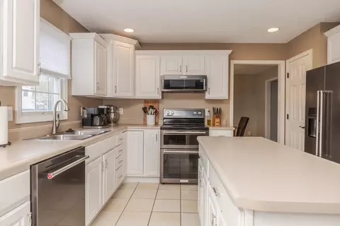 Kitchen - 3213 Clairbridge Dr, Bloomington, IL 61704 photo 2 of 4