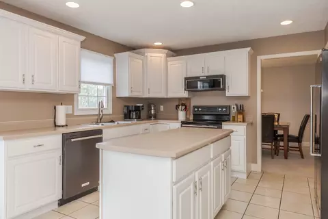 Kitchen - 3213 Clairbridge Dr, Bloomington, IL 61704 photo 1 of 4
