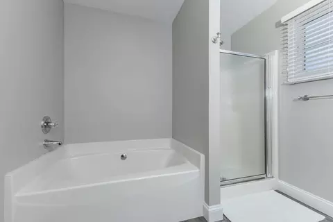 Bath - 3213 Clairbridge Dr, Bloomington, IL 61704 photo 3 of 4