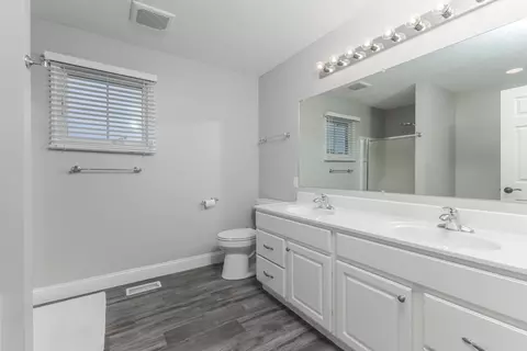Bath - 3213 Clairbridge Dr, Bloomington, IL 61704 photo 2 of 4