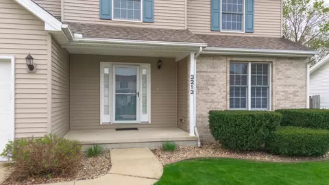Exterior - 3213 Clairbridge Dr, Bloomington, IL 61704 photo 2 of 11