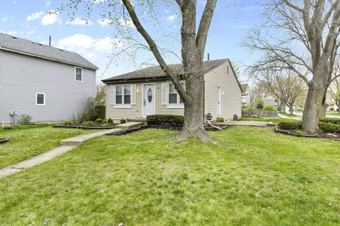 1025 Britta Ln, Geneva, IL 60134