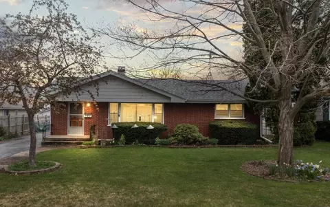 561 Highland Ave, Antioch, IL 60002
