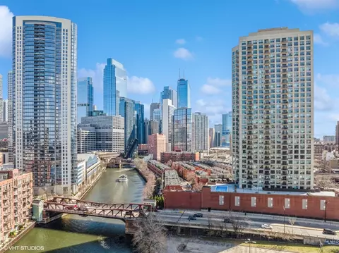 501 N Clinton St #1305, Chicago, IL 60654