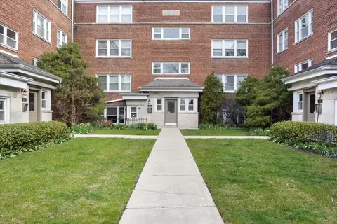 2916 W Berwyn Ave #3, Chicago, IL 60625