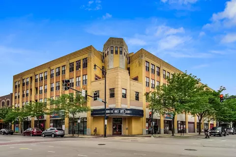 1645 W School St #305, Chicago, IL 60657