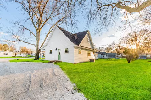 Exterior - 426 E 7th St, Minonk, IL 61760 photo 6 of 10