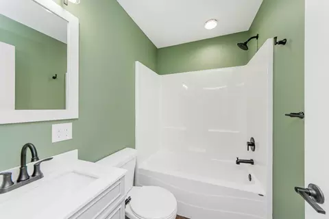 Bath - 426 E 7th St, Minonk, IL 61760 photo 1 of 5
