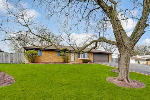 8940 S 84th Ave, Hickory Hills, IL 60457