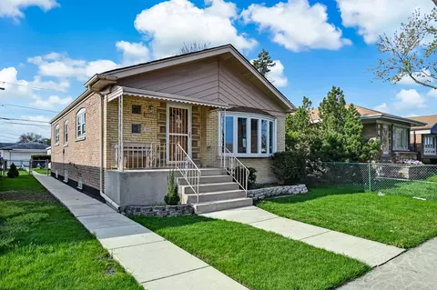 5917 W 55th St, Chicago, IL 60638