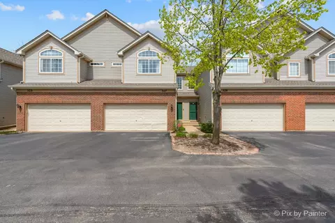 327 Southwicke Dr, Streamwood, IL 60107