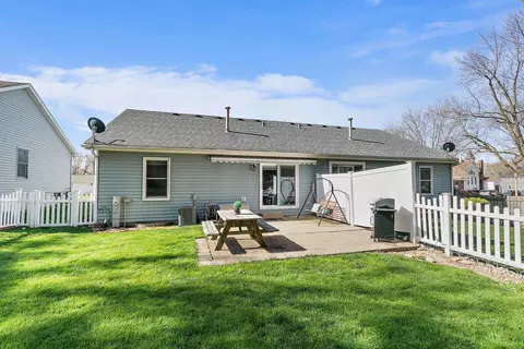 Exterior - 605 Willow St, Maple Park, IL 60151 photo 6 of 11