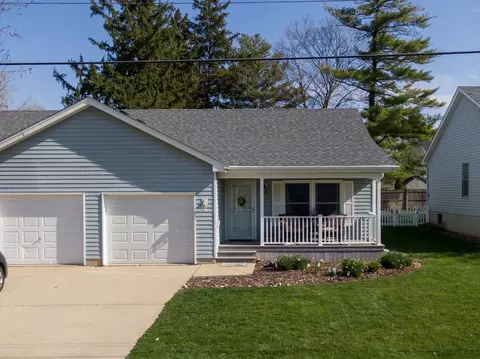 Exterior - 605 Willow St, Maple Park, IL 60151 photo 8 of 11