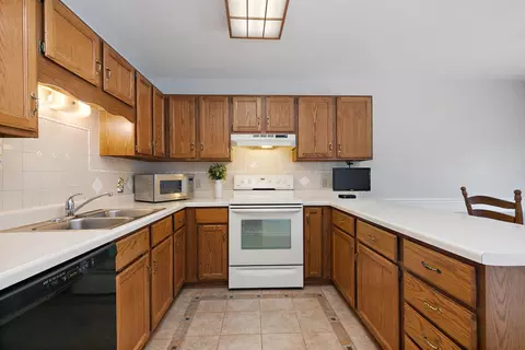 Kitchen - 605 Willow St, Maple Park, IL 60151 photo 2 of 4