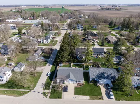 View/Area - 605 Willow St, Maple Park, IL 60151 photo 1 of 6