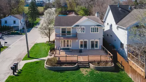 4 N Maple Ave, Fox Lake, IL 60020