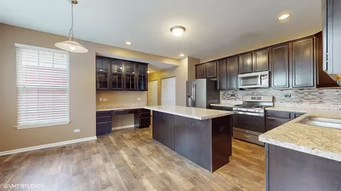 Kitchen - 290 Longview Dr, Elgin, IL 60123 photo 2 of 4