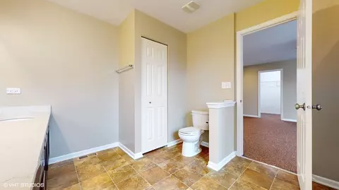 Bath - 290 Longview Dr, Elgin, IL 60123 photo 1 of 4