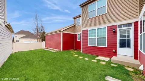 Exterior - 290 Longview Dr, Elgin, IL 60123 photo 6 of 7