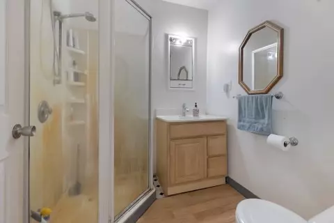 Bath - 64 Genesee Ave, Elgin, IL 60123 photo 1 of 1