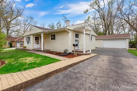 29 Sparrow Ct, Carpentersville, IL 60110