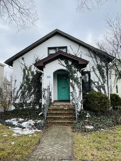 937 N Walnut Ave, Arlington Heights, IL 60004