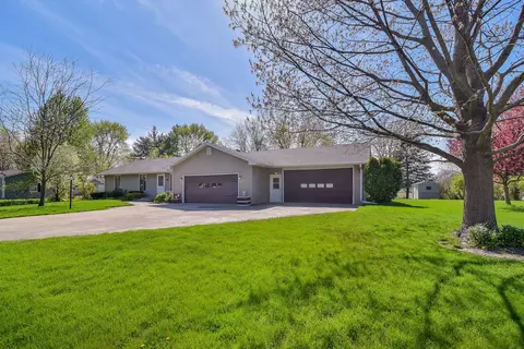 86 Leisure Ln, Oswego, IL 60543