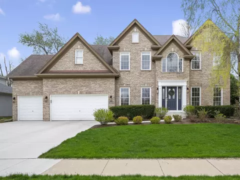 2825 Clara Ave, Aurora, IL 60502