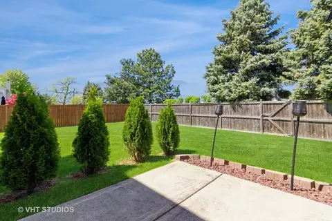 Exterior - 25258 Trelliage Ave, Plainfield, IL 60585 photo 3 of 9