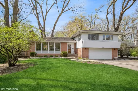 804 Strawberry Hill Dr, Glencoe, IL 60022