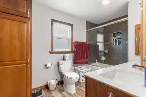 Bath - 316 E North St, Mansfield, IL 61854 photo 1 of 3