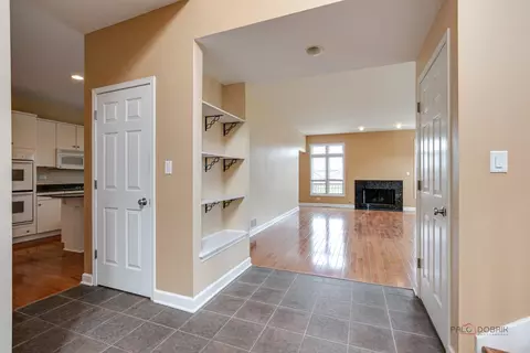 Living - 2539 Windrush Ln, Northbrook, IL 60062 photo 1 of 4
