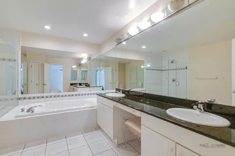 Bath - 2539 Windrush Ln, Northbrook, IL 60062 photo 2 of 5