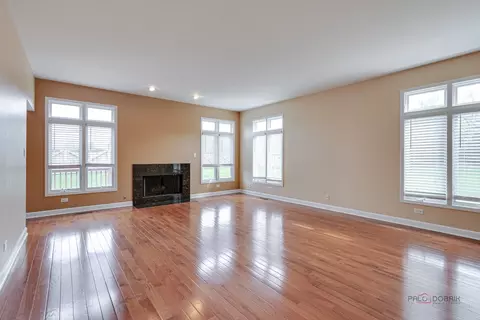 Living - 2539 Windrush Ln, Northbrook, IL 60062 photo 3 of 4