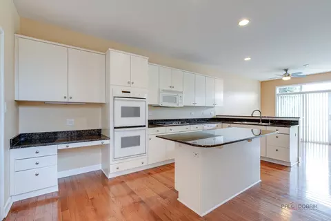 Kitchen - 2539 Windrush Ln, Northbrook, IL 60062 photo 1 of 4