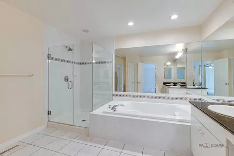 Bath - 2539 Windrush Ln, Northbrook, IL 60062 photo 3 of 5