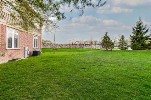 Exterior - 2539 Windrush Ln, Northbrook, IL 60062 photo 6 of 7
