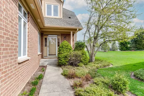 Exterior - 2539 Windrush Ln, Northbrook, IL 60062 photo 3 of 7