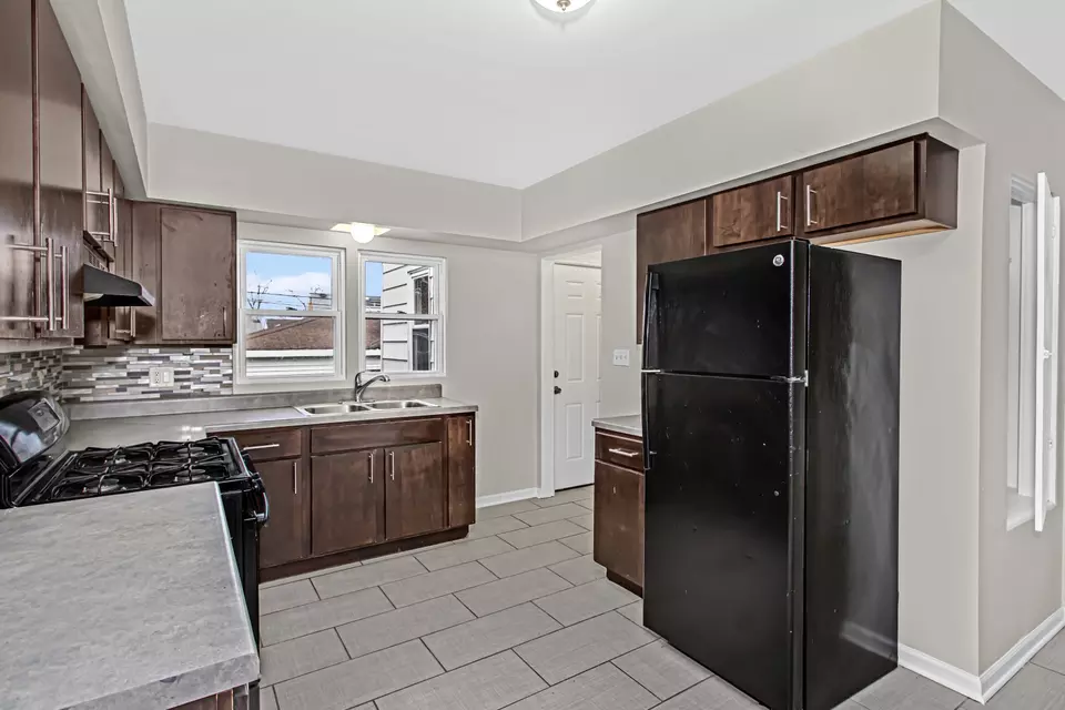 Kitchen - 42 Highland St, Calumet City, IL 60409 photo 1 of 2
