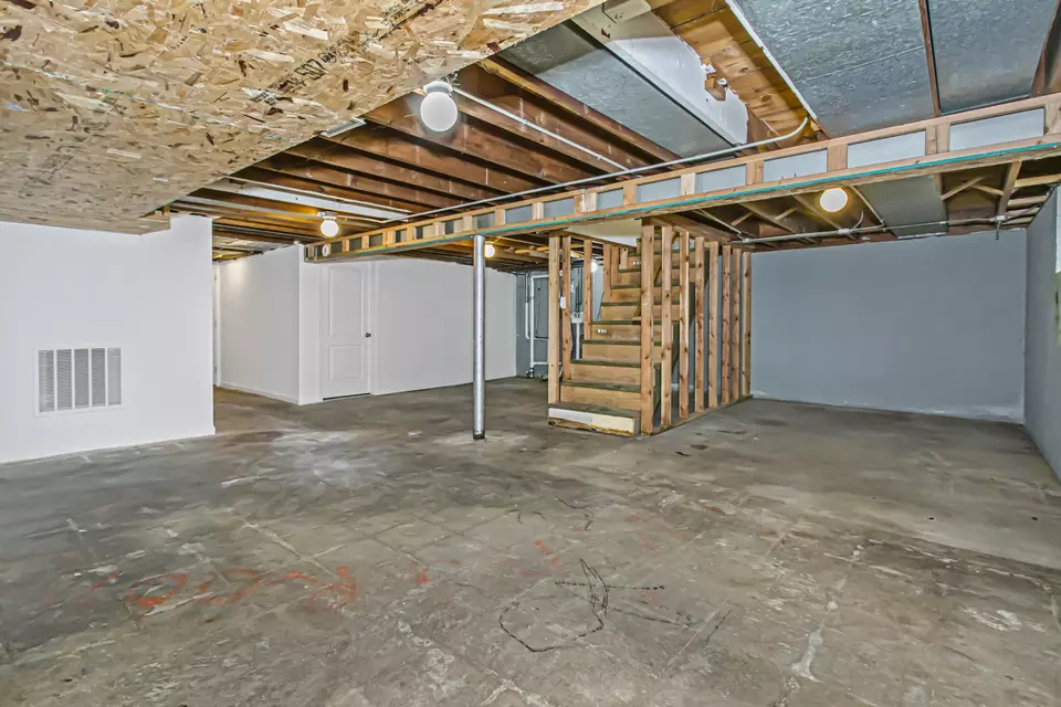 Exterior - 42 Highland St, Calumet City, IL 60409 photo 3 of 4