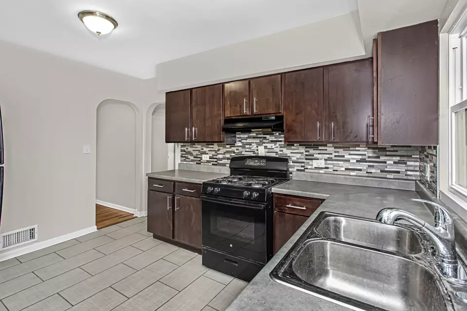 Kitchen - 42 Highland St, Calumet City, IL 60409 photo 2 of 2