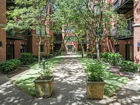 5942 S King Dr #2S, Chicago, IL 60637