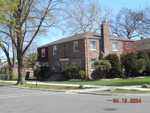 10203 S Oakley Ave, Chicago, IL 60643