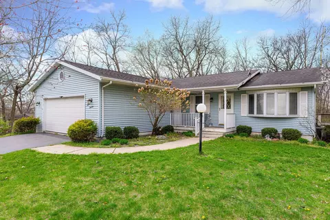 113 Blackberry Cir, Dixon, IL 61021