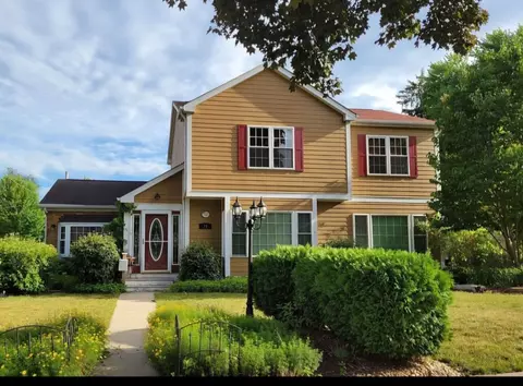 71 Edwards Ave, West Dundee, IL 60118