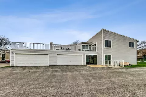 2252 N Baldwin Way #3A, Palatine, IL 60074