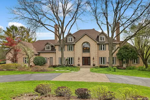 8 Oak Lake Dr, Barrington Hills, IL 60010